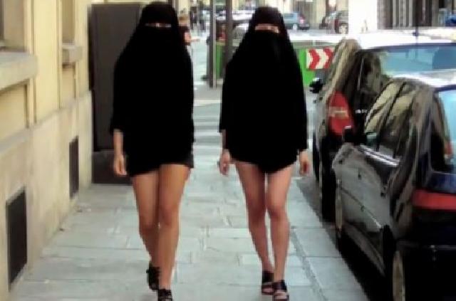 2นศ.สาวฝรั่งเศสใส่ชุดนิกอบ-เปลือยท่อนขาเดินทั่วเมือง ประท้วงกม.ห้ามสตรีมุสลิมแต่งกายมิดชิด