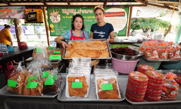 SME มีแวว : หมูทุบเลิศรส ณ ผัดไทยปากบาง (สูตรเดิม) อร่อยสุดใจ จากสิงห์บุรี