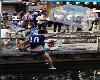 ชาวญี่ปุ่นเซ็งตกรอบบอลโลก แห่กระโดดแม่น้ำระบายอารมณ์
